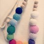 collana da allattamento “mille colori” in legno e cotone handmade