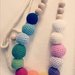 collana da allattamento “mille colori” in legno e cotone handmade