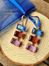 Orecchini pendenti con cristalli colorati e ottone 