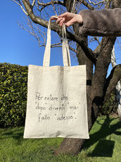 Shopper in 100% cotone ricamata a mano con scritta motivazionale, borsa personalizzabile