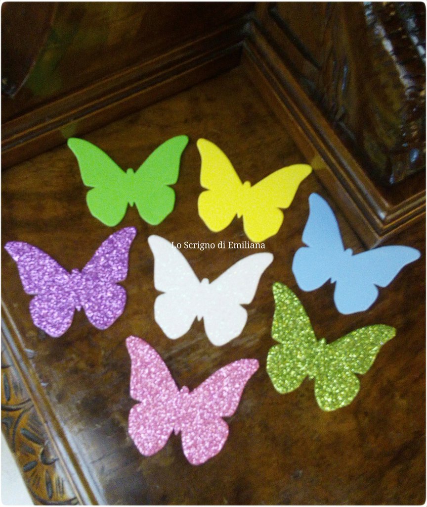 Segnaposto con farfalla fustellata in carta pergamena
