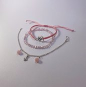 set rosa di 3 bracciali in swarovski, cordoncino macramè e catenina
