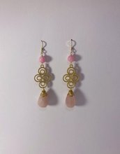 orecchini pendenti con quarzo rosa e connettori in zama