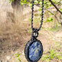 ciondolo in macrame con sodalite