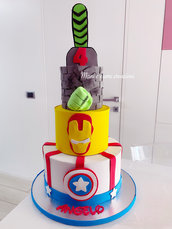 Torta scenografica Avengers compleanno 