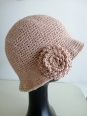 Cappello lana rosa antico con fiore