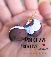 NATALE IN DOLCEZZE - Orecchini pudding - Dolce con glassa di zucchero e agrifoglio - miniature kawaii handmade