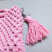 Pochette rosa in macrame