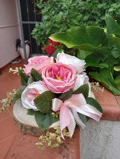 Centrotavola in legno con rose