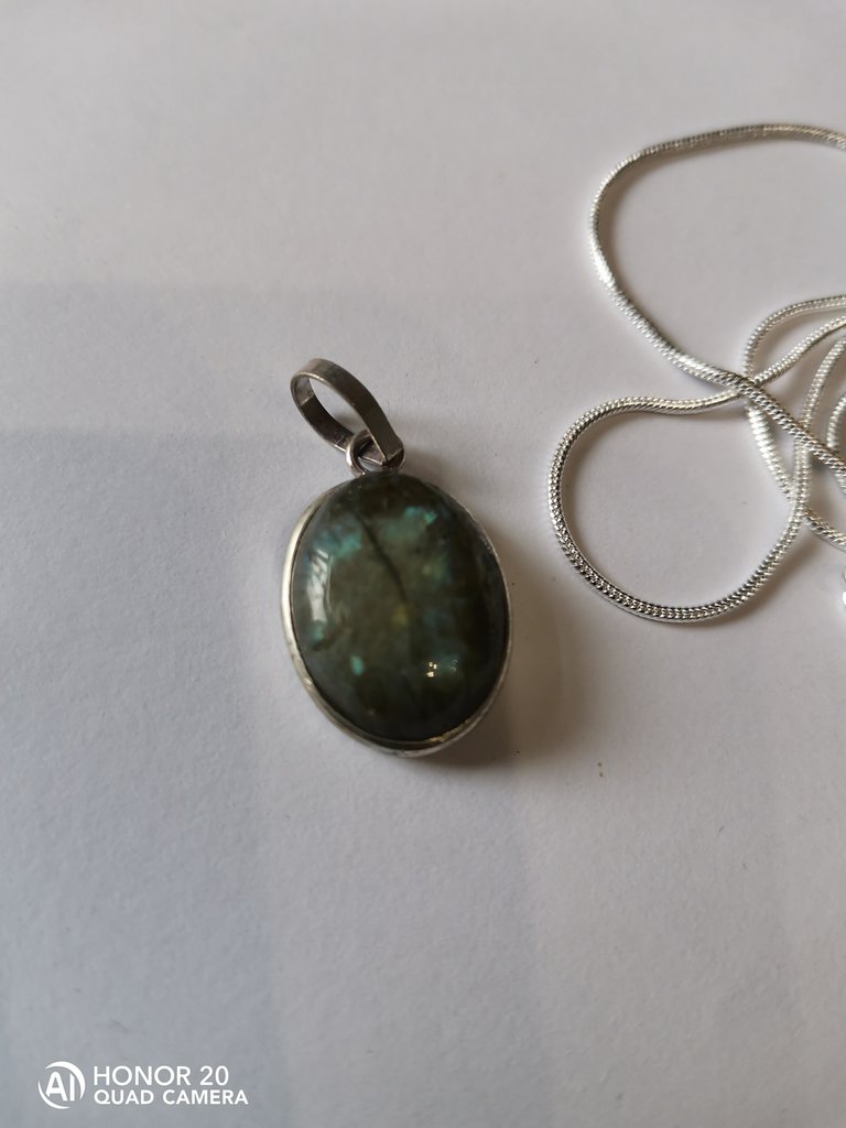 Pietra Preziosa Lucidata Della Labradorite Isolata Immagine Stock - Immagine di iridescente