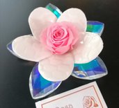 Fiore cristallo boreale con fiore porcellana e rosa eterna 