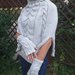 Mantella / poncho donna in lana merinos fatto a maglia con scaldapolsi coordinati