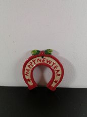 Ferro di cavallo natalizio in ceramica con scritta HAPPY NEW YEAR