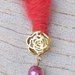 Collana - bracciale in morbida lana ROSSA con pendente a forma di ROSA dorata e perla decorata a decoupage.