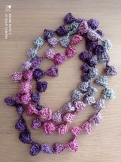 collana multifilo uncinetto in lana lilla viola, lavorata a mano, gioiello tessile, collana lunga in lana,  idea regalo