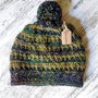 Cappello invernale con pompon in lana mohair all'uncinetto