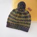 Cappello invernale con pompon in lana mohair all'uncinetto