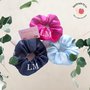 Scrunchies in satin, personalizzati con iniziali