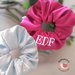 Scrunchies in satin, personalizzati con iniziali