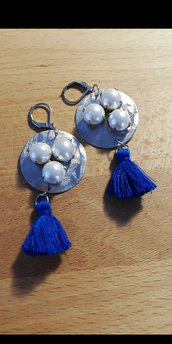 Orecchini pendenti argento, perle e nappine