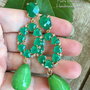 Orecchini pendenti con cristalli verdi e pietre dure 