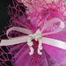 Ferro di cavallo con farfalla e fiori in gesso ceramico profumato su doppio velo rete 