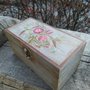 Scatola portaoggetti in legno decorata a mano con fiori in stile nordico, rifinita con cera anticante e cera d'api
