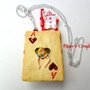 Collana con alice in una dolce carta di cuori