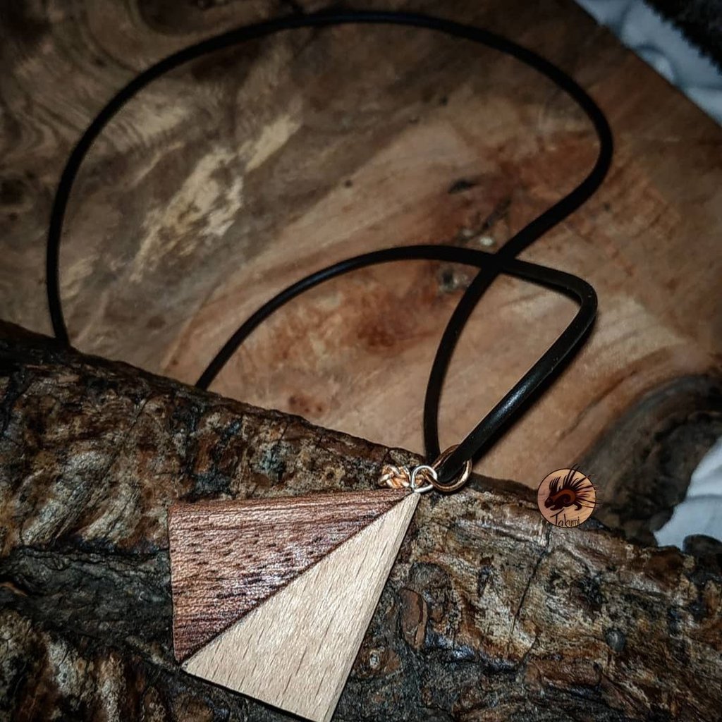 Madia A 2 Ante Surya In Legno Di Teak Decorato Con Una Rappresentazione Induista Del Dio Del Sole