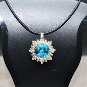 collana cristallo swarovski elements azzurro, collana azzurra, collana semplice, pendente cristallo, ciondolo con cristalli, punto luce