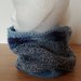 Originale scaldacollo  realizzato a uncinetto con lana dai  colori sfumati sul blu