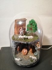 DIORAMA  PRESEPE  ARTISTICO IN CAMPANA DI PLASTICA su DUE LIVELLI (tipo A)