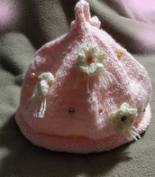 Cappellino lana con fiorellini e perline, cappellino bambina, cappello lana
