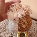 Pomander di tessuto di paillettes oro con fiori di organza