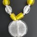 collana perle di vetro bianche e gialle