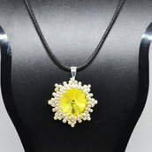 collana cristallo giallo, pendente cristallo giallo, ciondolo con cristalli, collana con perline di vetro, collana semplice, punto luce 