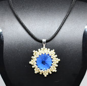 collana cristallo blu, pendente cristallo zaffiro, ciondolo con cristalli, collana con perline di vetro, collana semplice, punto luce 