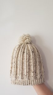 Cappello in lana con pom pom