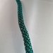 Bracciale tubolare verde in tessitura di cipollotti e perline