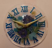 Orologio da parete in resina epossidica e fiori essiccati 