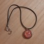 collana con pendente tondo rosso effetto nuvola