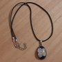 Collana con pendente ovale con fiore