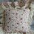 Cuscino  in tessuto stile romantic chic con roselline rosse  con balza e pizzo