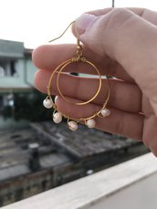 Orecchìni hoops doppio cerchio dorato e perle avorio 