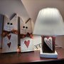 Lampade da comodino ,in legno con sagoma  a forma di cuore