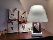 Lampade da comodino ,in legno con sagoma  a forma di cuore