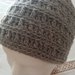 Cappello unisex realizzato a uncinetto con lana color grigio.