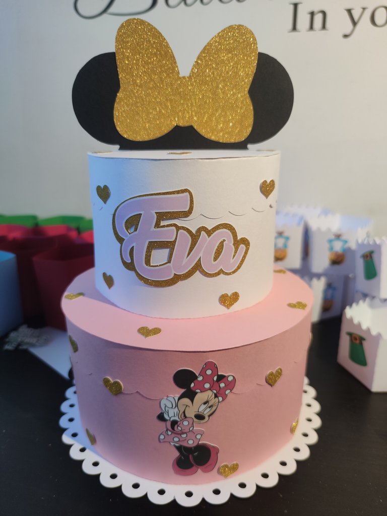 Torta Minnie topolina finta cartoncino piani orecchie compleanno