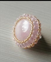 Anello con pietra di quarzo rosa