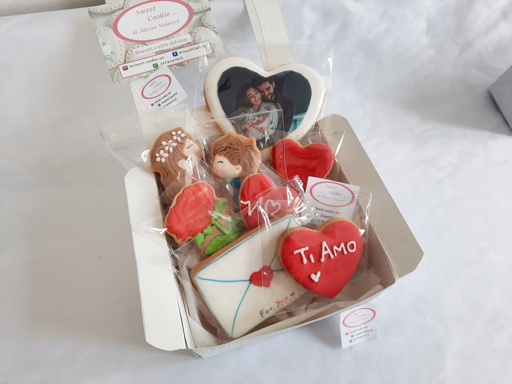 Love Box biscotti personalizzati con foto regalo San Valentino rega